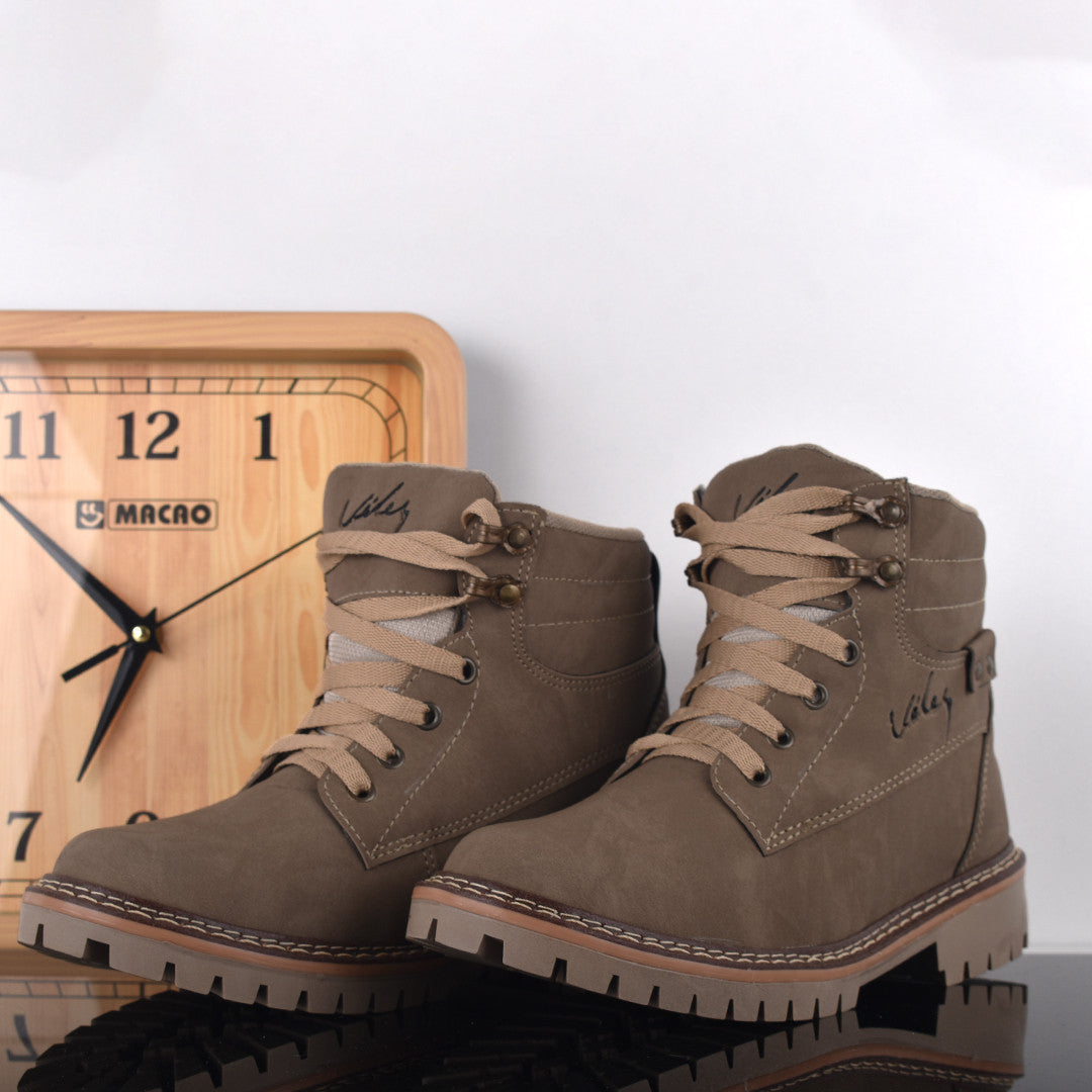 Bota Vélez Hombre – Elegancia y Resistencia en Cada Paso
