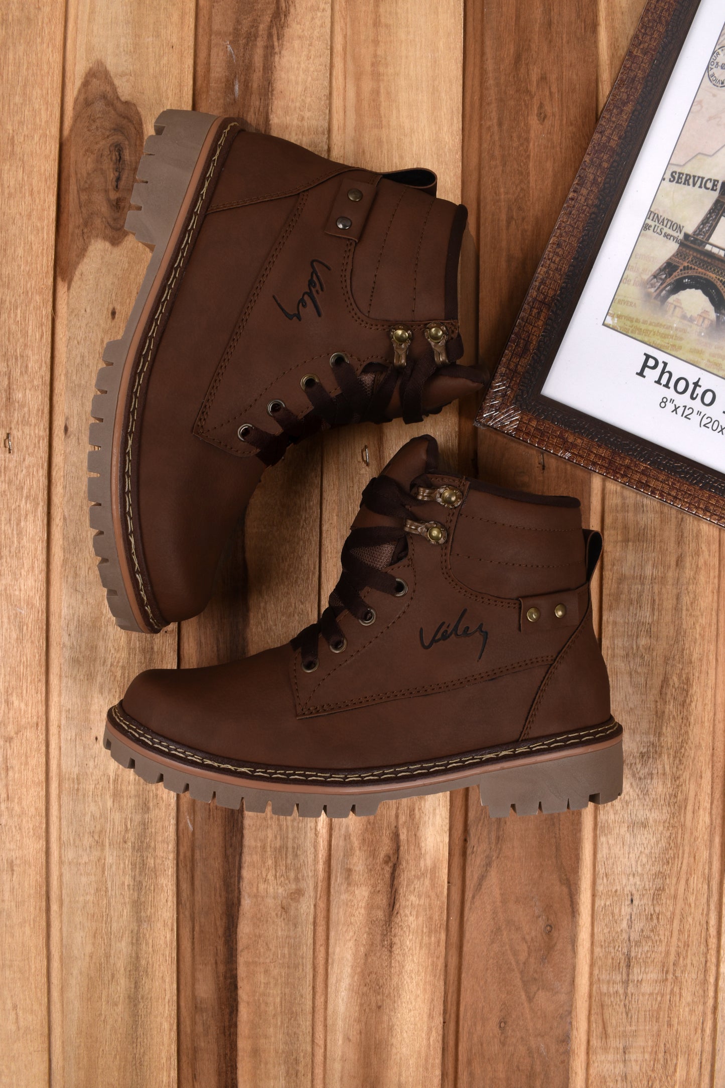 Bota Vélez Hombre – Elegancia y Resistencia en Cada Paso