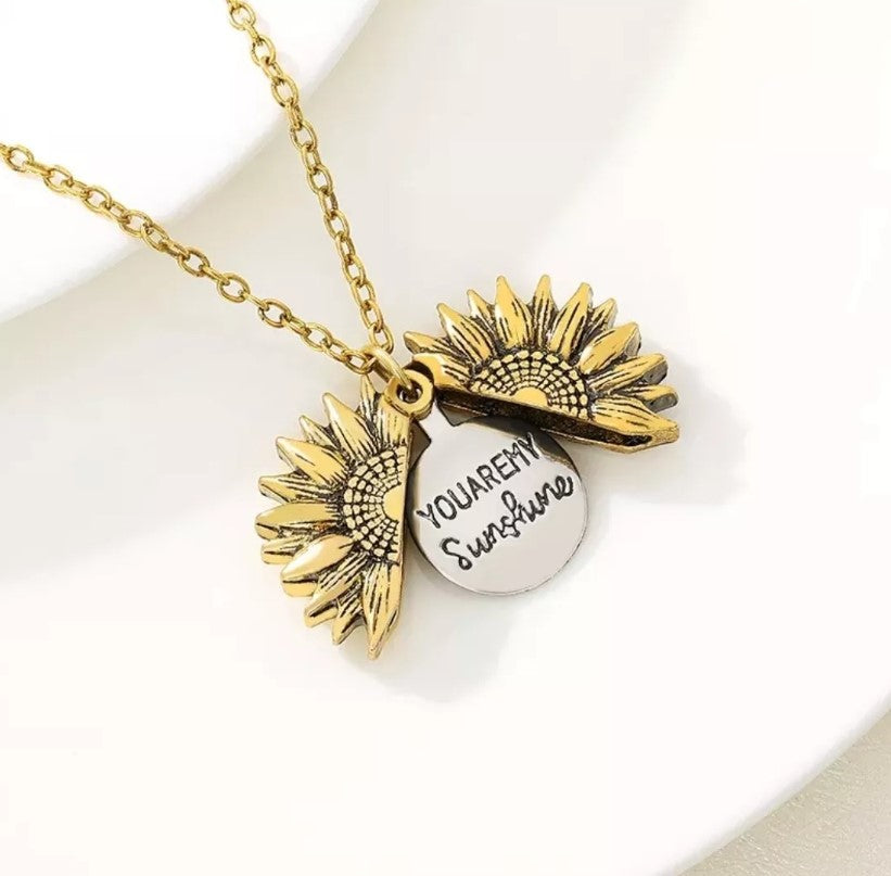 Collar Elegante de Girasol "You Are My Sunshine"
