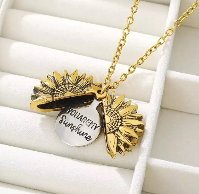 Collar Elegante de Girasol "You Are My Sunshine"