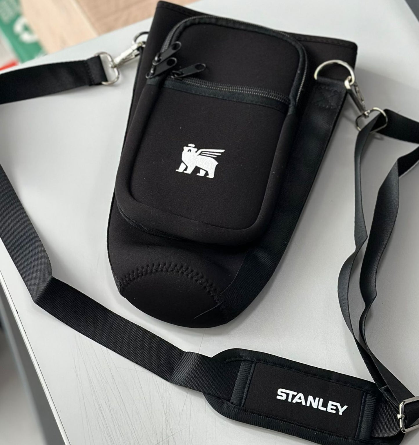 Funda de Neopreno para Termo Stanley – Protección y Estilo en Movimiento (1640209)