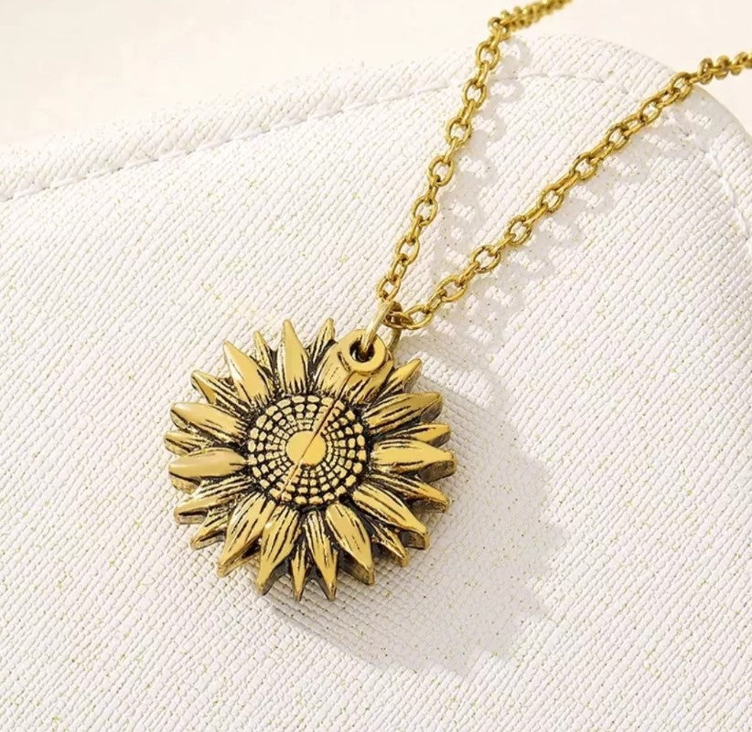 Collar Elegante de Girasol "You Are My Sunshine"