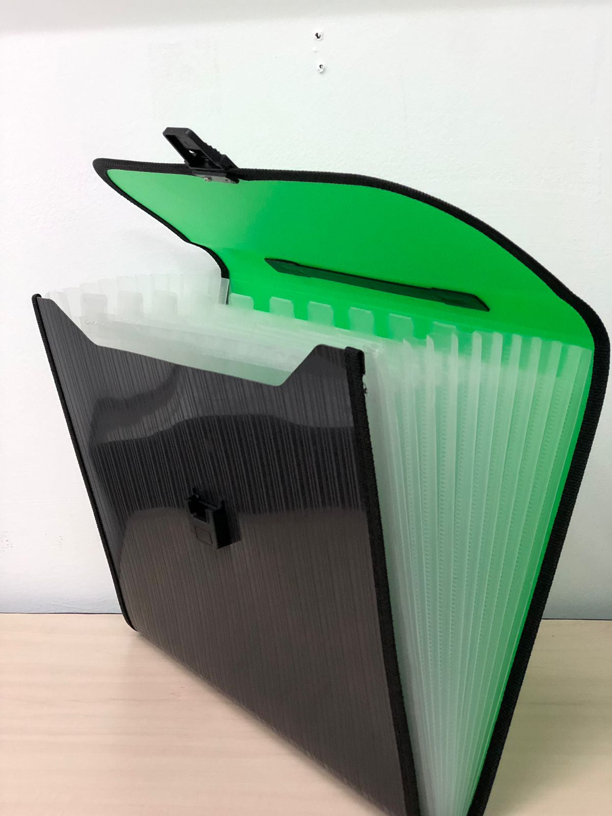 Carpeta Expandible Tamaño Carta con Asa – Organización y Comodidad en un Solo Lugar (203175)